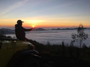 Mount Batur: Sunrise Jeep Tour & Natural Hot Spring